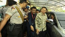 Sidang Perdana, Ahok Didampingi 80 Pengacara