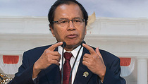 Kedatangan Sejumlah Koleganya, 