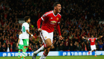 MU Bakal Jual Chris Smalling