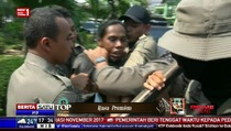 Terkena Razia, Manusia Gerobak Menolak Diangkut Paksa