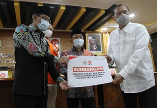 Hasil Potong Gaji, Fraksi PKS Serahkan Bantuan bagi Korban Bencana