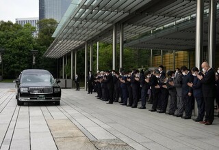 Tinggalkan Kuil Tokyo, Jenazah Abe Dibawa ke Pusat Politik Jepang