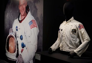 Jaket Astronaut Buzz Aldrin Dilelang hingga Rp 30 Miliar