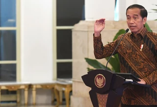 Ke Maluku Utara, Jokowi Dianugerahi Gelar Adat