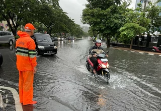 Ganjar Pranowo Pantau Banjir di Kota Semarang