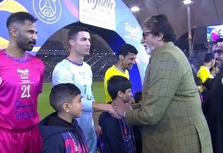 Senangnya Bintang Bolywood Amitabh Bachchan Bertemu Ronaldo dan Messi