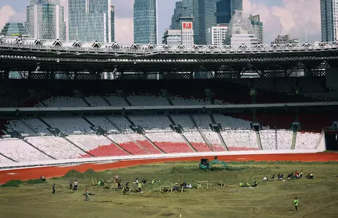 Pergantian Rumput Stadion Utama Gelora Bung Karno