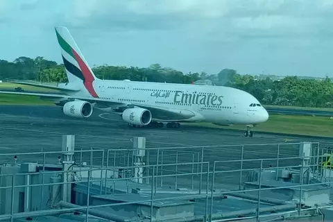 Pesawat A380 milik Emirat yang merupakan pesawat komersial terbesar saat ini telah mendarat perdana di Bandara Internasional I Gusti Ngurah Rai, Bali, Kamis, 1 Juni 2023. 