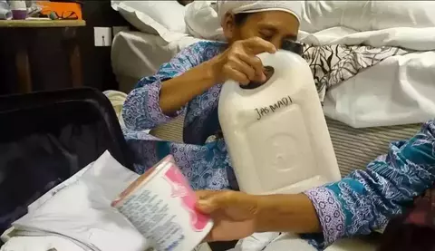 Jemaah haji Indonesia membawa sejumah barang bawaan, mulai dari beras, <em>rice cooker</em> hingga gayung.