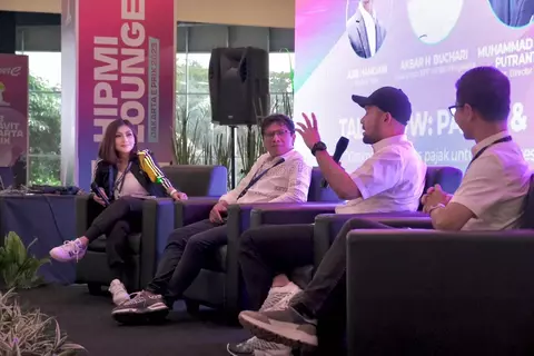 Hipmi menggelar talkshow di sela-sela gelaran ajang mobil balap Formula E 2023 yang berlangsung di HIPMI Lounge, Jakarta International E-Prix Circuit, Ancol, Jakarta Utara, Sabtu (3/5/2023).