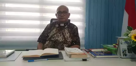 Pastor Chrisanctus Paschalis Saturnus atau yang akrab disapa Romo Paschal.