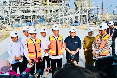 Presiden Jokowi menghadiri <em>groundbreaking</em> pembangunan pabrik <em>foil</em> tembaga PT Hailiang Nova Material Indonesia di Gresik, Jawa Timur, Selasa, 20 Juni 2023.