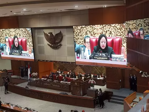 Suasana pengesahan RUU Kesehatan menjadi Undang-Undang (UU) dalam Rapat Paripurna DPR, hari ini, Selasa (11/7/2023).