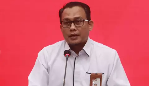 Ali Fikri.