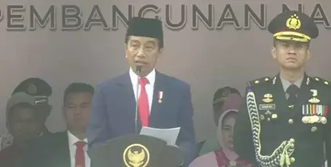 Presiden Joko Widodo menjadi inspektur upacara dalam peringatan Hari Bhakyi Adhyaksa yang ke-63, di Badan Diklat Kejaksaan Agung, Jakarta Selatan, Sabtu, 22 Juli 2023.