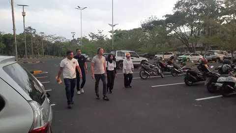 Perwakilan FIFA melakukan pengecekan kelayakan Stadion Si Jalak Harupat, Minggu, 30 Juli 2023.