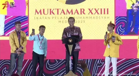 Presiden Jokowi (Jokowi) secara resmi membuka Muktamar XXIII Ikatan Pelajar Muhammadiyah (IPM) di Deli Serdang, Sumatera Utara, Sabtu, 19 Agustus 2023.