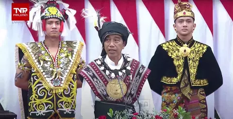 Presiden Joko Widodo (Jokowi) menghadiri Sidang Tahunan MPR dengan mengenakan pakaian adat Tanimbar, Rabu, 16 Agustus 2023.