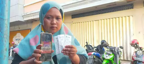 Ratnawati (31), warga Kecamatan Somba Opu, Kabupaten Gowa, Sulawesi Selatan, menjadi korban penipuan give away undian puluhan juta rupiah yang mencatut nama artis Baim Wong. 