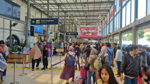 Minggu, Jumlah Pemudik di Stasiun Pasar Senen Alami Penurunan