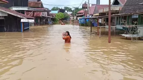 Kondisi banjir yang merendam ribuan rumah di Kecamatan Melak, Kabupaten Kutai Barat, Kalimantan Timur, Senin 20 Mei 2024.