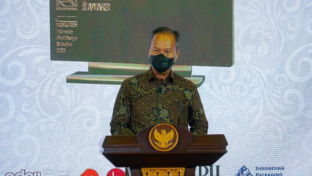 Menteri Perindustrian Agus Gumiwang Kartasasmita memberikan sambutan pada acara Penganugerahaan Penghargaan Indonesia Good Design Selection (IGDS) 2021 di Jakarta, Selasa 16 November 2021.