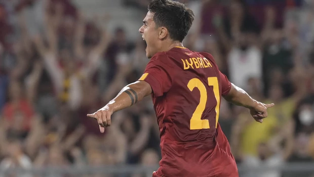 Selebrasi gol striker AS Roma, Paulo Dybala.
