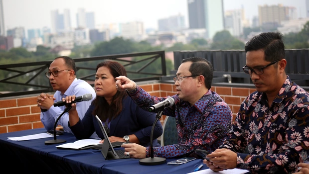 Tim kuasa hukum Ferdy Sambo dan Putri Candrawathi, diantaranya (kiri ke kanan) Rasamala Aritonang, Sarmauli Simangunsong, Arman Hanis, dan Febri Diansyah, memberikan keterangan pers di Jakarta, Rabu 12 Oktober 2022.
