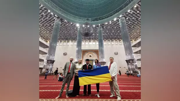 Delegasi Ukraina mengunjungi Masjid Istiqlal, Jakarta. 