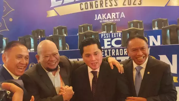 (ki-ka): Ketua Umum PSSI Mochamad Iriawan, La Nyalla Mattaliti, Erick Thohir dan Menpora Zainudin Amali dalam pembukaan Kongres Luar Biasa (KLB PSSI) 2023 di Hotel Shangri La, Jakarta, pada Kamis, 16 Februari 2023.