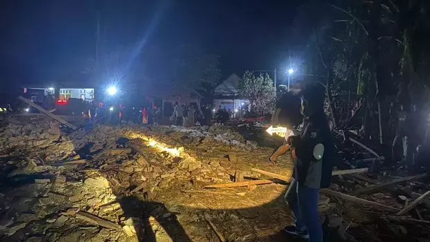 Rumah warga di Dusun Tegalrejo, Desa Karangbendo, Kecamatan Ponggok, Kabupaten Blitar, Jawa Timur, Minggu 19 Februari 2023 malam akibat petasan.