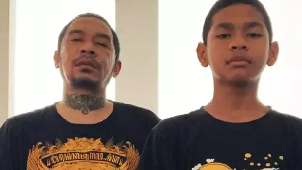 David (kanan) korban penganiayaan anak pejabat Ditjen Pajak bersama ayahnya Jonathan Latumahina.