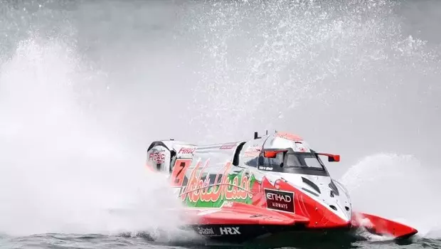 Pembalap Tim Abu Dhabi Thani Al-Qemzi mencatatkan waktu terbaik 1 menit 06,75 detik pada lap ke-15 dalam sesi latihan bebas ekstra putaran pertama Kejuaraan Dunia F1 Powerboat (F1H2O) di perairan Danau Toba, kawasan Pelabuhan Muliaraja Napitupulu, Balige, Sumatra Utara, Jumat, 24 Februari 2023.