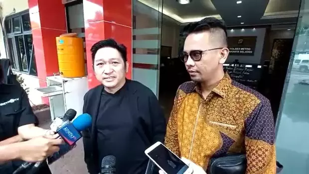 Dolfie Rompas, kuasa hukum Mario Dandy Satriyo di Mapolres Jakarta Selatan, Sabtu, 25 Februari 2023. 