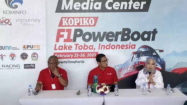 Menteri Pariwisata dan Ekonomi Kreatif (Menparekraf) Sandiaga Uno saat jumpa pers di Media Center F1 Powerboat 2023, i kawasan Pelabuhan Muliaraja Napitupulu, Balige, Sumatera Utara, Minggu, 26 Februari 2023.