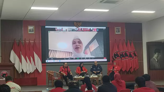 Kepala BMKG Dwikorita Karnawati (di layar) dalam acara seminar nasional bertajuk 