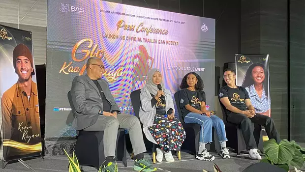 Film Glo, Kau Cahaya rencananya akan tayang serentak di seluruh bioskop Indonesia pada tanggal 9 Maret 2023. 