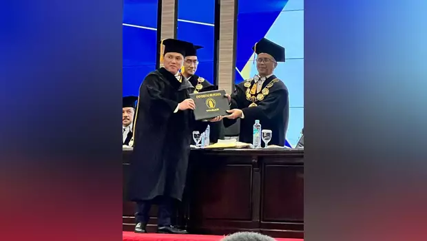 Universitas Brawijaya (UB) Malang menganugerahkan gelar doktor kehormatan atau doktor honoris causa bidang manajemen strategis kepada Menteri BUMN Erick Thohir, Jumat, 3 Maret 2023. 