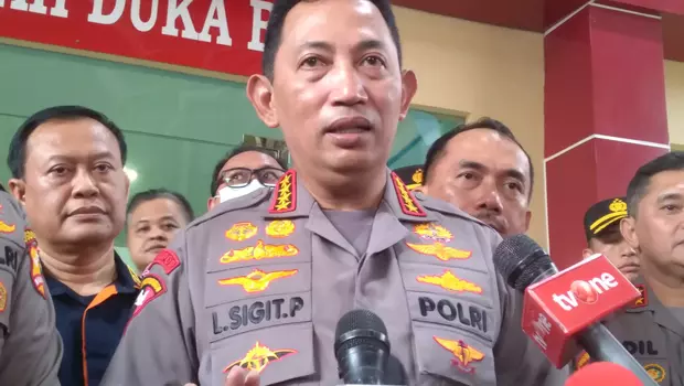 Kapolri Jenderal Listyo Sigit Prabowo memberikan keterangan kepada wartawan di RS Polri Kramat Jati, Sabtu, 4 Maret 2023.