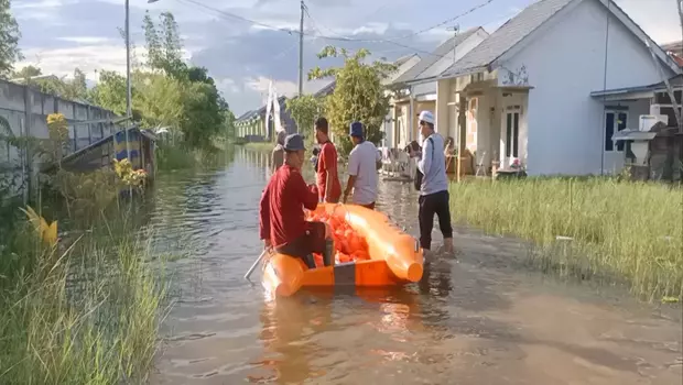 Banjir masih merendam belasan ribu rumah di Kabupaten Banjar, Kalimantan Selatan, Minggu, 5 Maret 2023. 