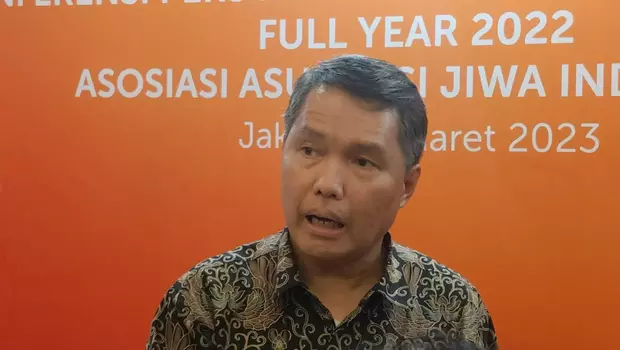 Ketua Dewan Pengurus Asosiasi Asuransi Jiwa Indonesia (AAJI) usai Konferensi Pers Kinerja Industri Asuransi Jiwa Tahun 2022, Selasa, 7 Februari 2023. 