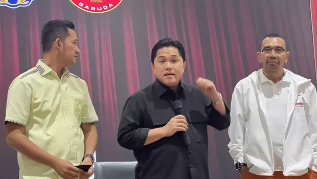 Ketua Umum PSSI, Erick Thohir memberikan keterangan kepada awak media di GBK Arena, Jalan Asia Afrika, Tanah Abang, Jakarta Pusat pada Jumat, 10 Maret 2023.