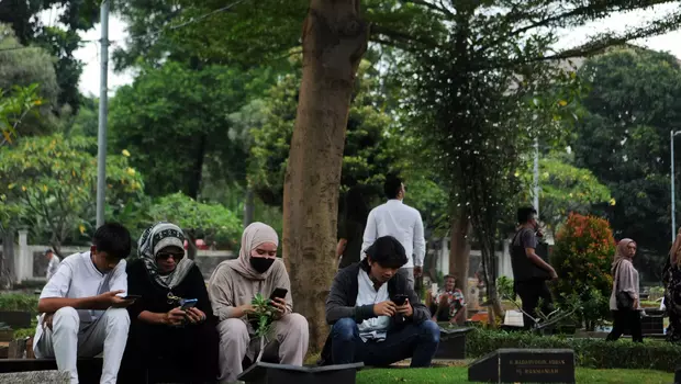 TPU Karet Bivak Dipadati Peziarah Jelang Puasa Ramadan