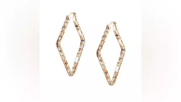 Lini anting geometric earrings.