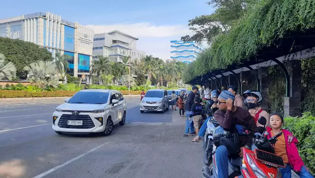 Antusiasme warga mengunjungi kawasan Ancol yang memberlakukan tiket masuk gratis, Jumat, 7 April 2023.