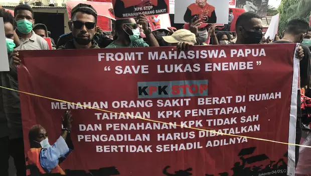 Jelang Sidang Praperadilan Lukas Enembe, Front Mahasiswa Papua Gelar Orasi