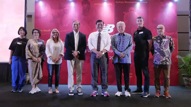 Luhut Pastikan Investasi New Balance Dijamin UU Cipta Kerja