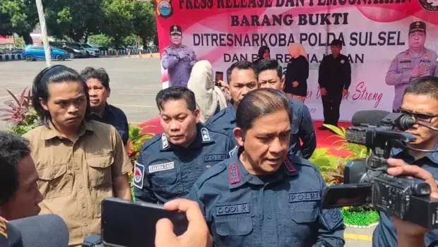 Direktur Reserse Narkoba Polda Sulsel, Kombes Pol Dodi Rahmawan (tengah).