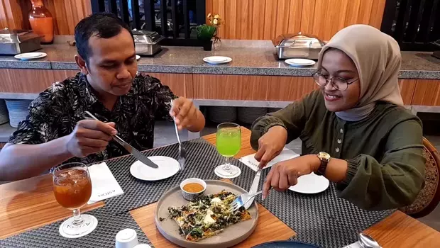Pecel Pizza kreasi merupakan kreasi <em>chef</em> Prabowo, koki restoran salah satu hotel di Surabaya.