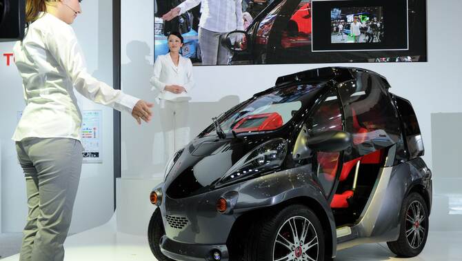Toyota Motor saat memperkenalkan mobil konsep Smart Insect di Tokyo, Jepang. FOTO:  AFP PHOTO / Yoshikazu TSUNO